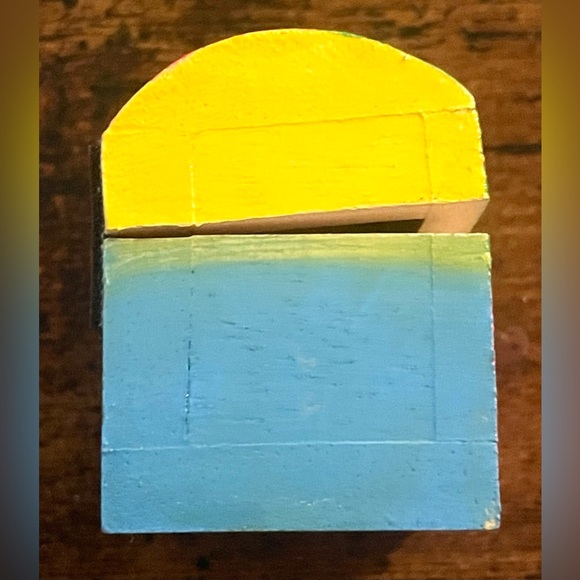 El Salvador Hand Painted Wooden Trinket Box | Folk Art Toucan Houses 2β - Picture 8 of 10